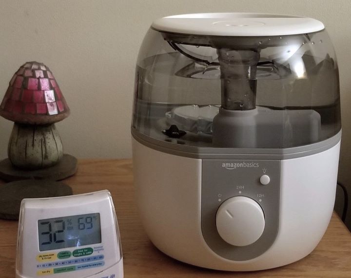 Reviewing the Ultrasonic Cool Mist Humidifier with Essential Oil Diffuser and Nightlight from Amazon Basics