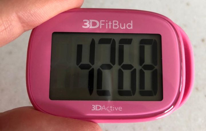 Checking how readable the pedometer for seniors
