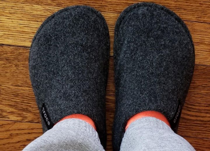 Best Slippers for Elderly – Senior Grade