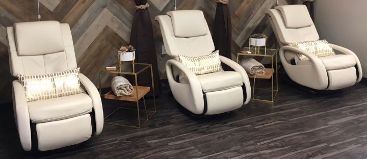 Observing the appealing design of the recliner for seniors