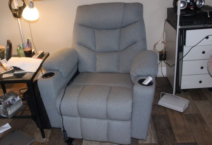 Using the electric recliner for seniors from Giantex