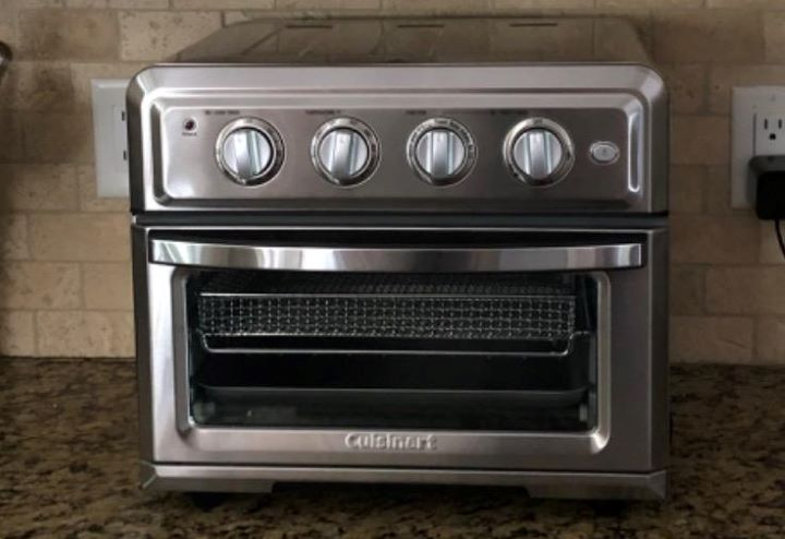 Observing the durable design of the toaster oven for seniors