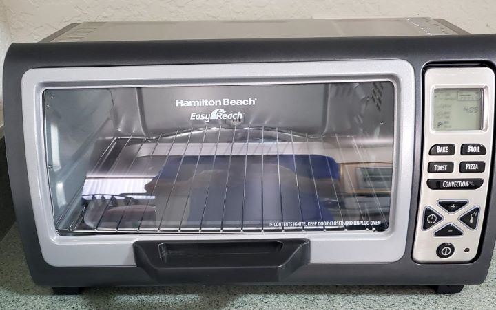  Having the versatile toaster oven for seniors from Hamilton Beach