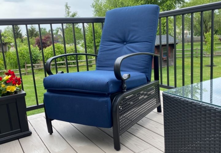Using the durable Patio Tree's outdoor chairs for the elderly