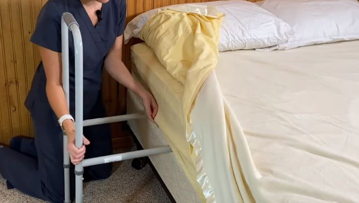Installing the bed rail for the elderly