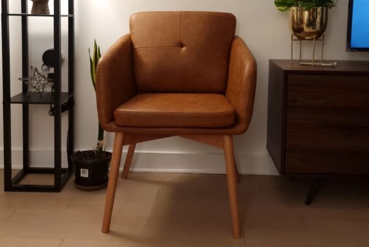 Trying the leather dining chairs for elderly from CangLong