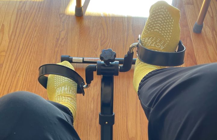 Using the sturdy pedal exerciser for seniors from Vaunn