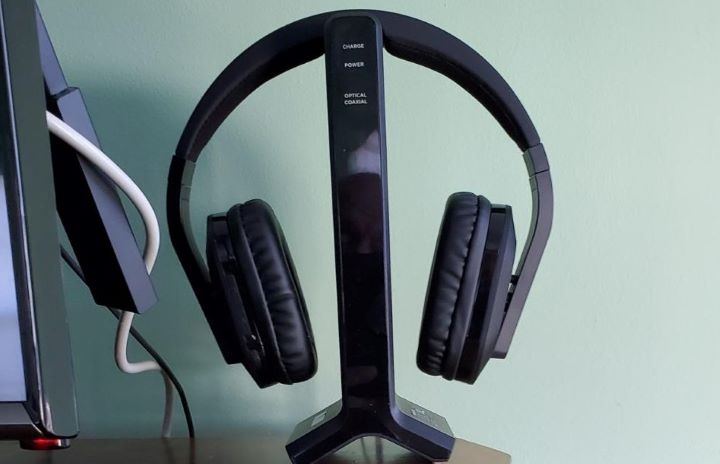 Validating how compatible the TV headphones for seniors