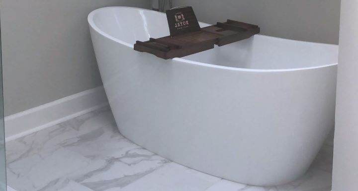 Examining the Pros and Cons of a Walk-In Tub for Seniors