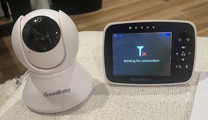 Using the remote control room monitor for seniors from GoodBaby